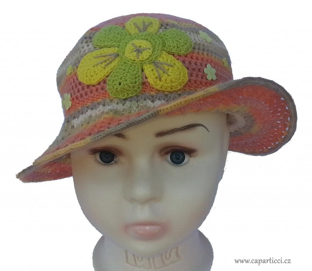 klobouček s kytkou