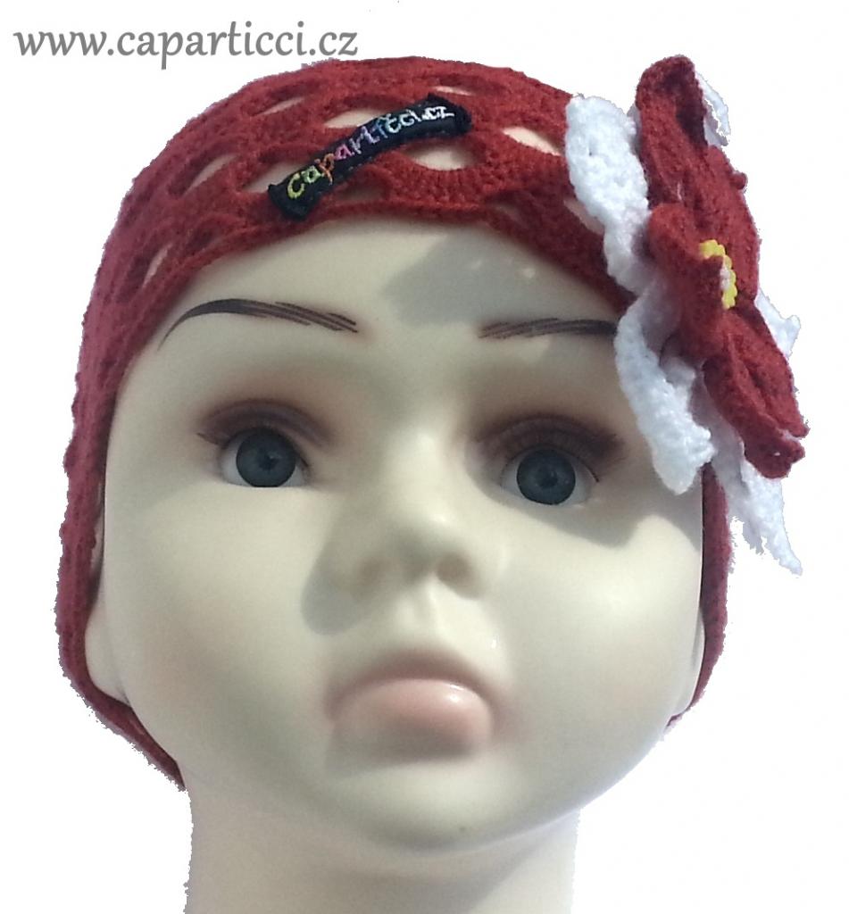 kytka bílorezatá se žlutým knoflíkem kytičky