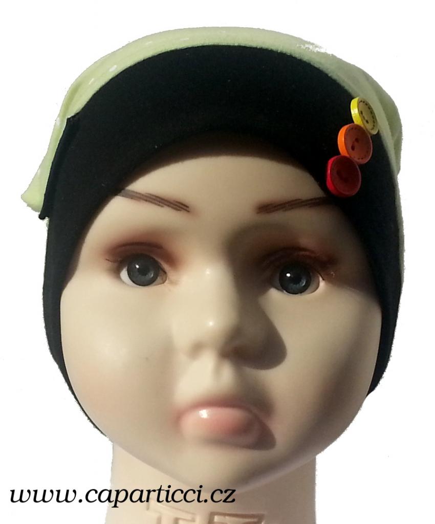 bílé puntíky na jarně zelené se třemi knoflíky