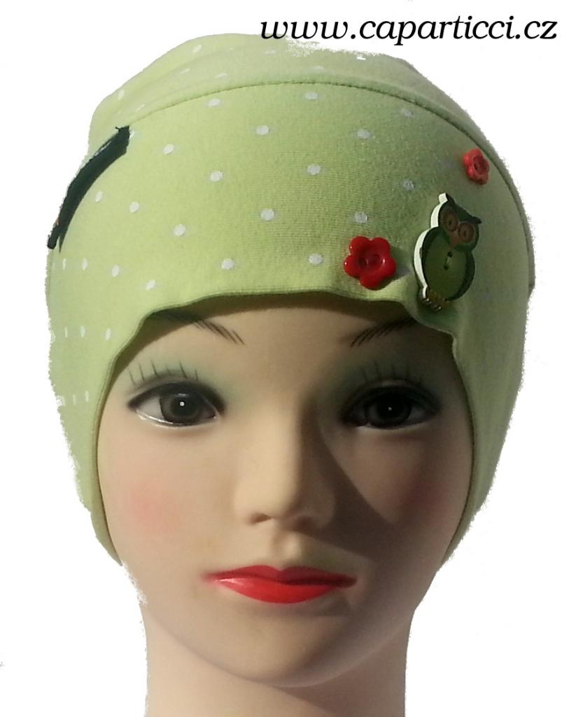 bílý puntík na jarně zelené s knoflíkem sovy a kytiček