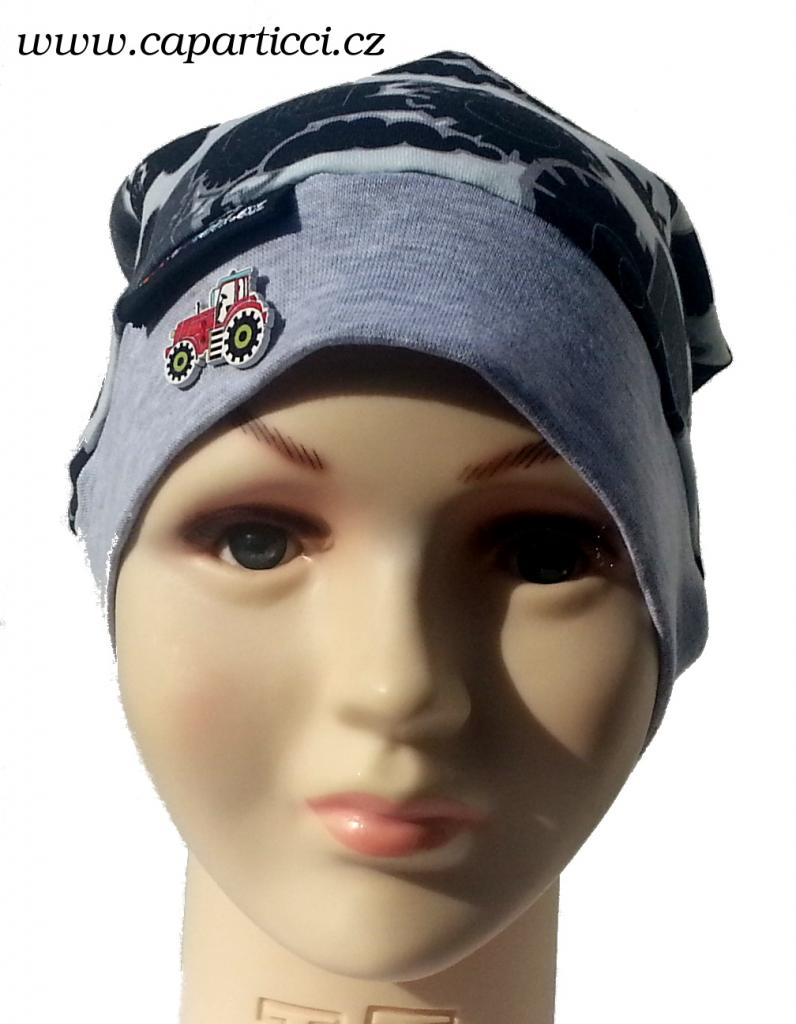 traktor s knoflíkem červeného traktoru